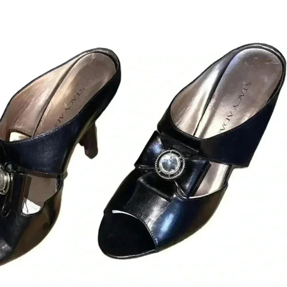 Stacy Adams CLASSY black patent leather Mules. Rhinestone jewels and 2’heels - Picture 5 of 10